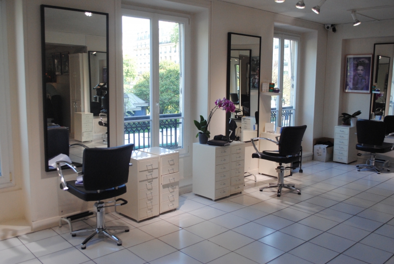 salon-coiffure-POURRIERES-min_floor-home-office-property-living-room-room-781228-pxhere.com